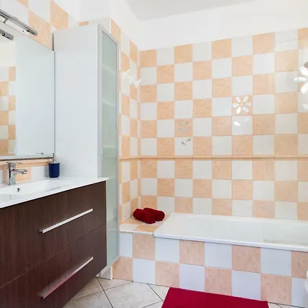 2 Bedrooms Flat In Sol Lägenhet *